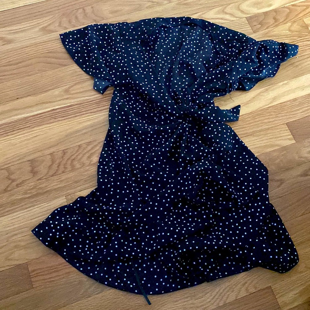 Cross over tie black and white dress